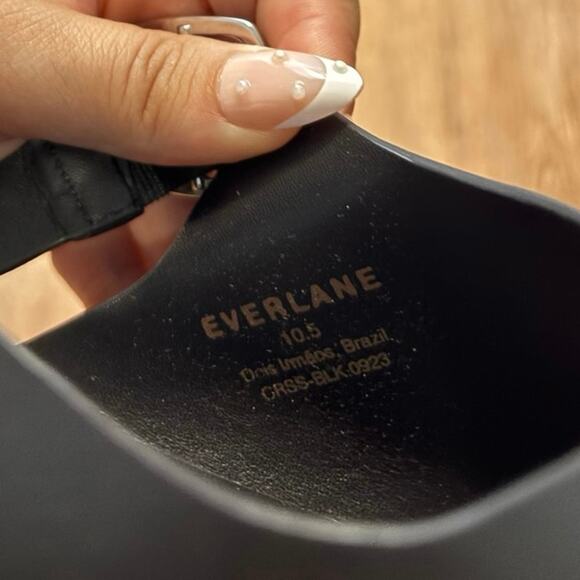 NEW Everlane The City Crossover Sandal In Black Size 10.5 - Picture 6 of 9
